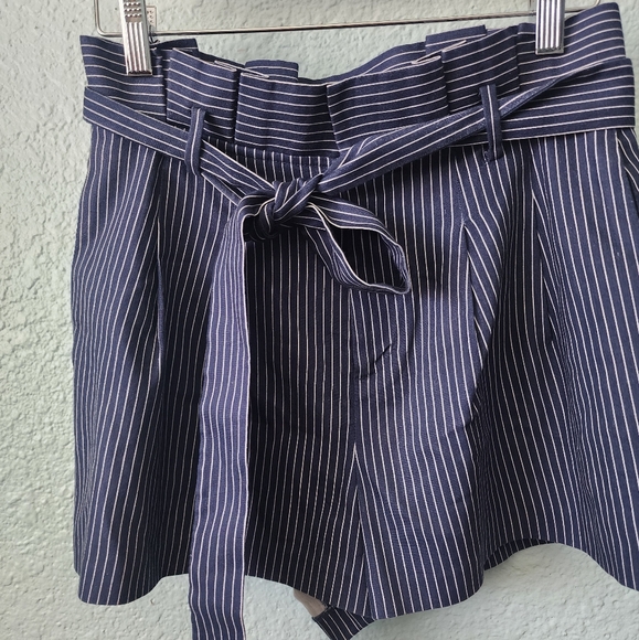 Alice-+ Olivia Laurine Paper Bag High Waist Navy Stripe Shorts size 4 - Picture 2 of 9